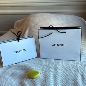 Chanel small shopping bags measurements in photos